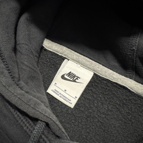 Nike Men's Black Hoodie with White Logo - Picture 4 of 6